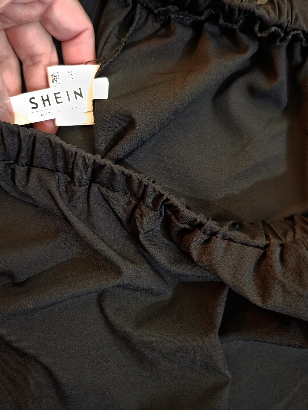 SHEIN Black Scallop Hem Cutout Floral Shorts - Picture 2 of 2